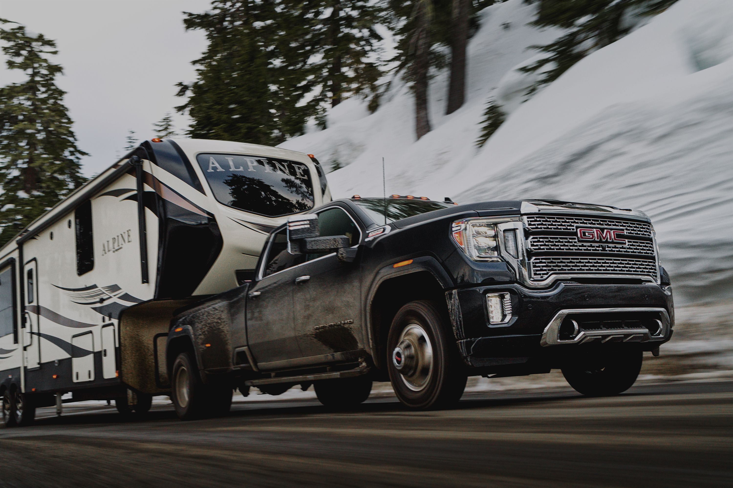 Truck with fifth wheel
